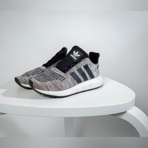 Adidas toddler Swift Run 10.5 US